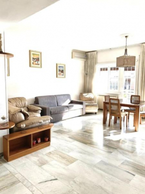 Golden Valley House 4-8 pax - box auto Metro B1 Conca D'oro treno Val d'Ala